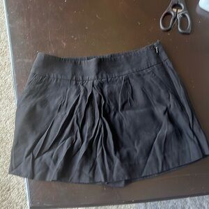 This is a black gold skirt that’s only been worn 2 times